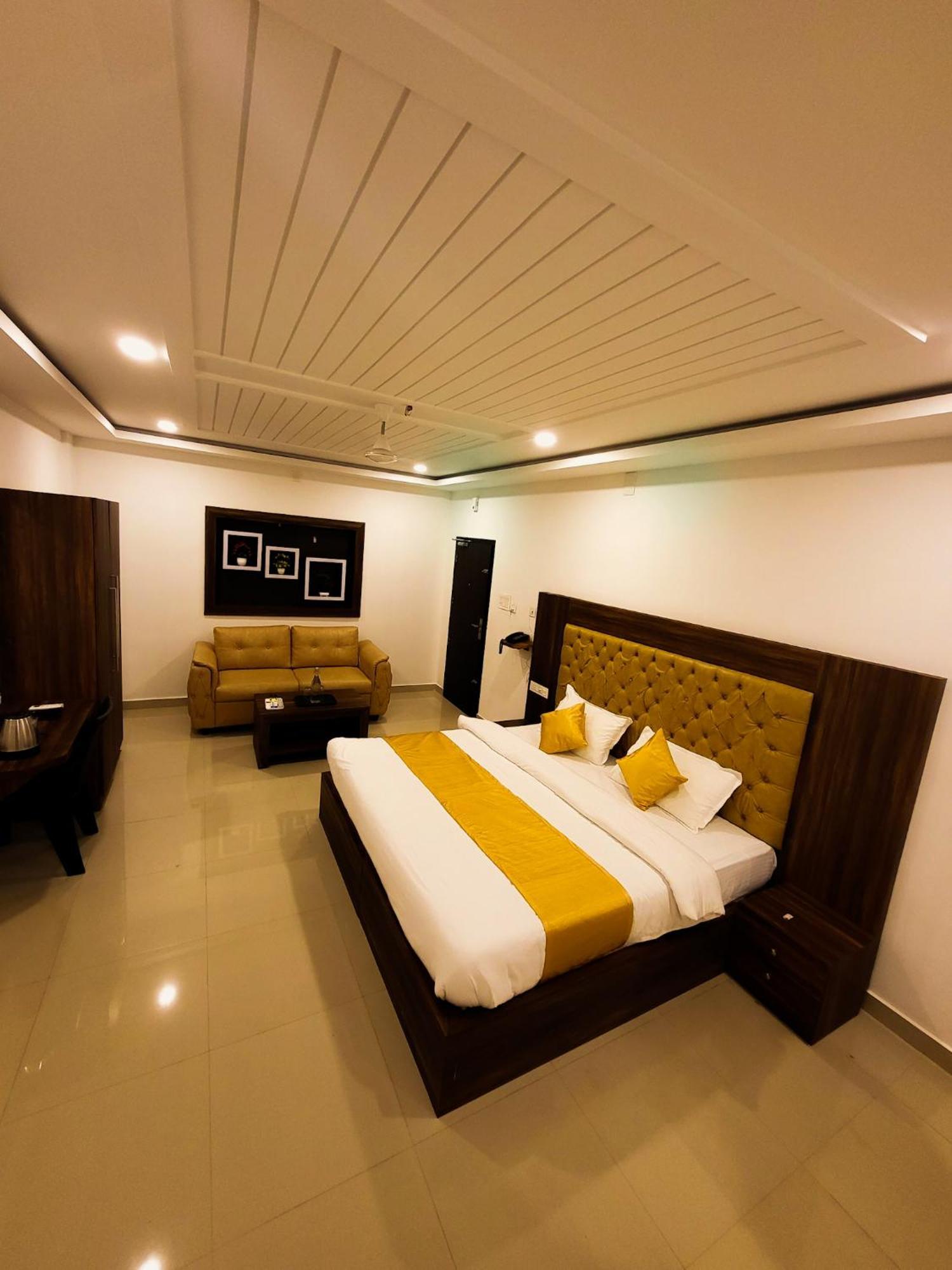 Thejaswini Residency Cheruvathur Nīleshwar Extérieur photo